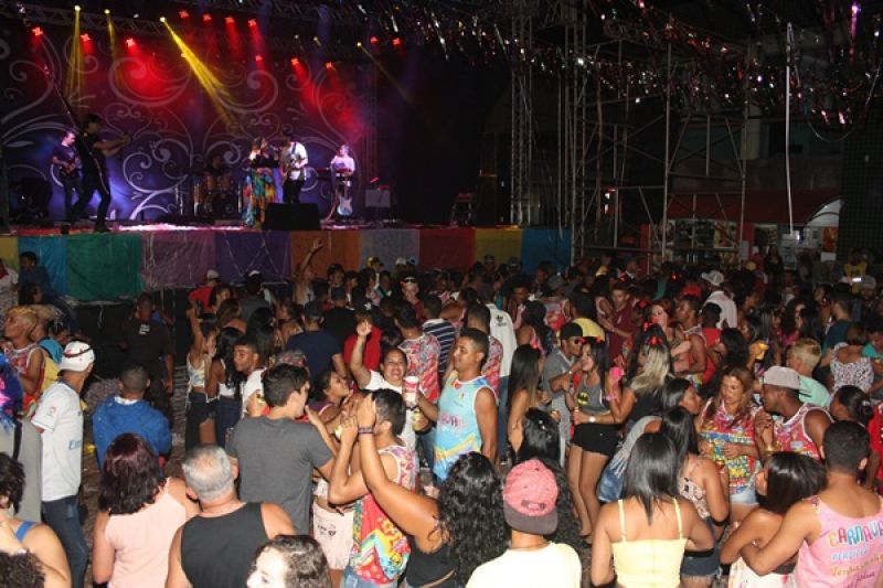Carnaval de Rua de Perdizes 2018. Praça Governador Valadares recebe mais de 3 mil pessoas no primeiro dia.